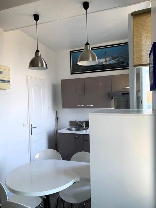 Le Joffre - Studio Sur La Digue En Centre Ville Arromanches-les-Bains Exterior foto